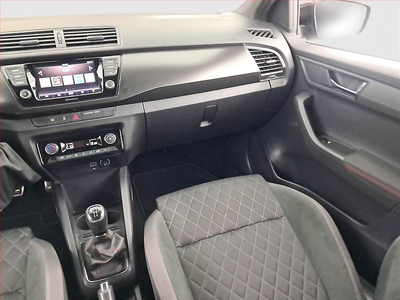 Škoda Fabia (2021) Monte Carlo 1.0 TSI, Kůže - fotka 8 z 17