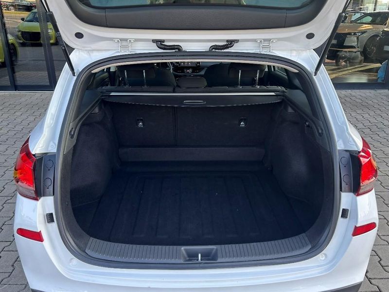 Hyundai i30 COMFORT 1.5 DPI 81 kW    - fotka 6 z 23