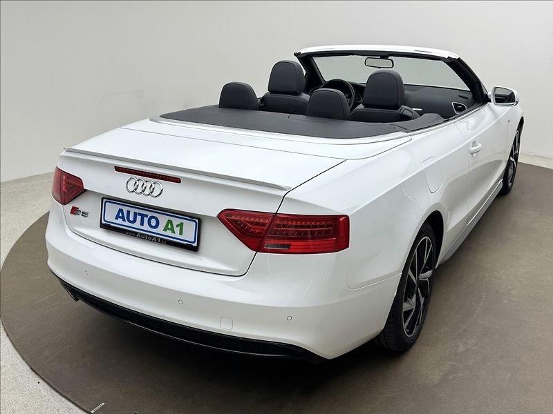 Audi A5 2,0 140kW S-LINE 4X4 VÝHŘEV TZ - fotka 4 z 50