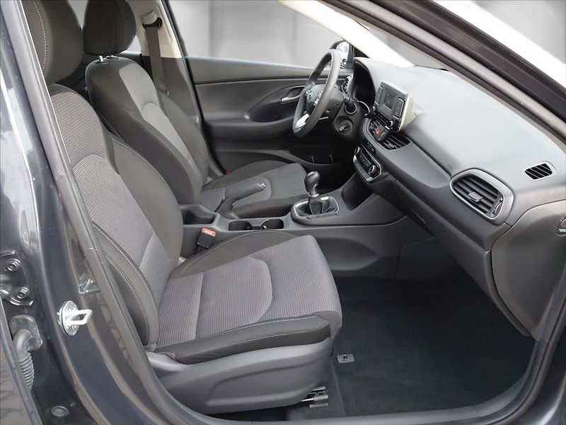 Hyundai i30 1,5   1.5 Start Plus - fotka 18 z 22