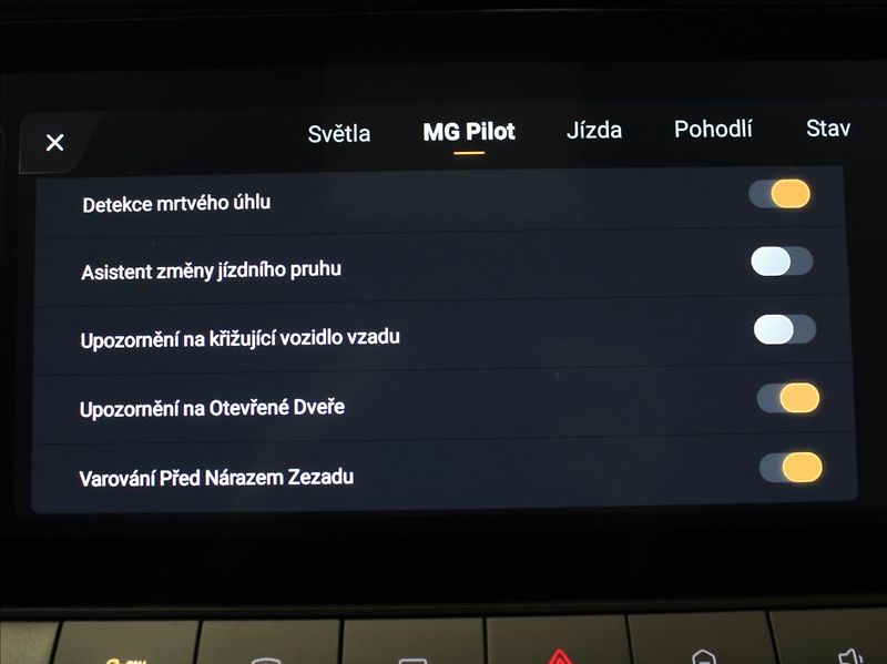MG ZS 1,5 Hybrid+ Exclusive 20tkm.ČR - fotka 18 z 27