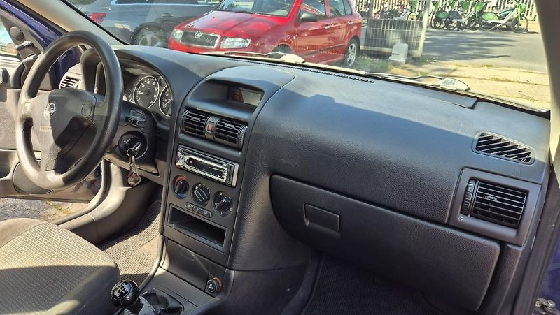 Opel Astra (2005) - fotka 8 z 12
