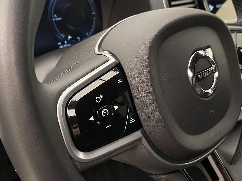 Volvo XC90 T8 AWD RECHARGE R-DESIGN 7míst - fotka 20 z 54
