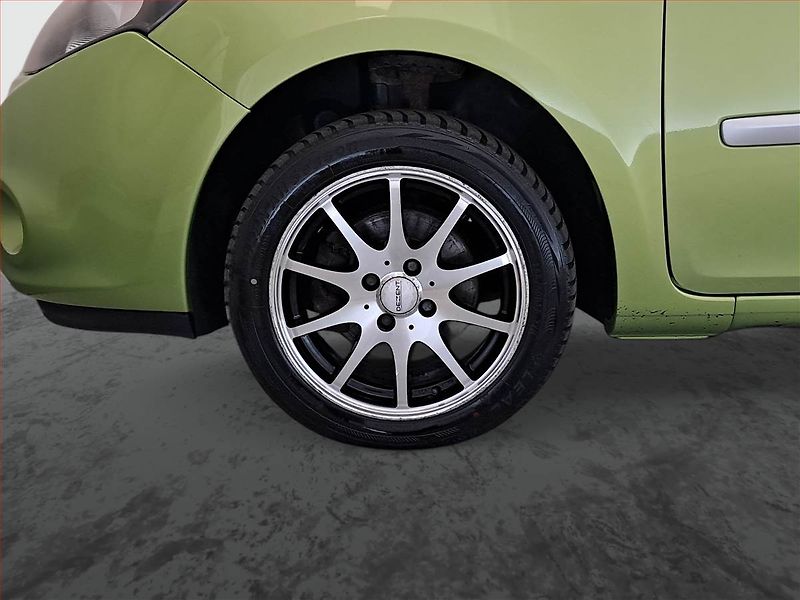 Renault Clio (2010) 1.2 16V, Automat, Navi - fotka 15 z 19