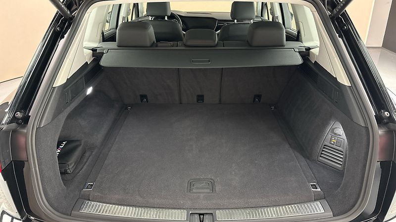 Volkswagen Touareg 3.0 TSI PHEV Tiptronic Eleganc - fotka 16 z 33