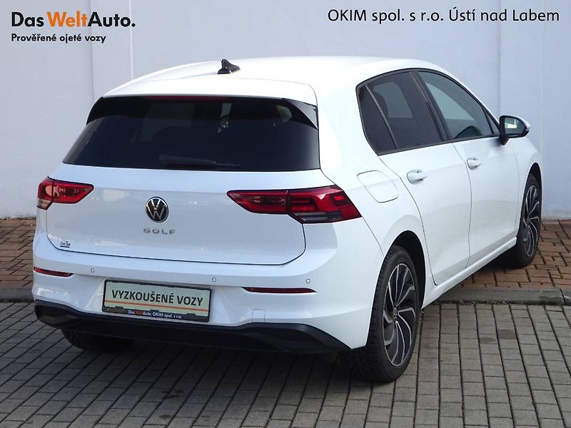 Volkswagen Golf (2023) 1,5TSi/ 96kW Life - fotka 2 z 29