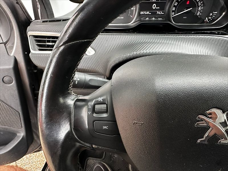 Peugeot 2008 1,2 i 60kW PureTech, ČR,1.maj - fotka 21 z 35