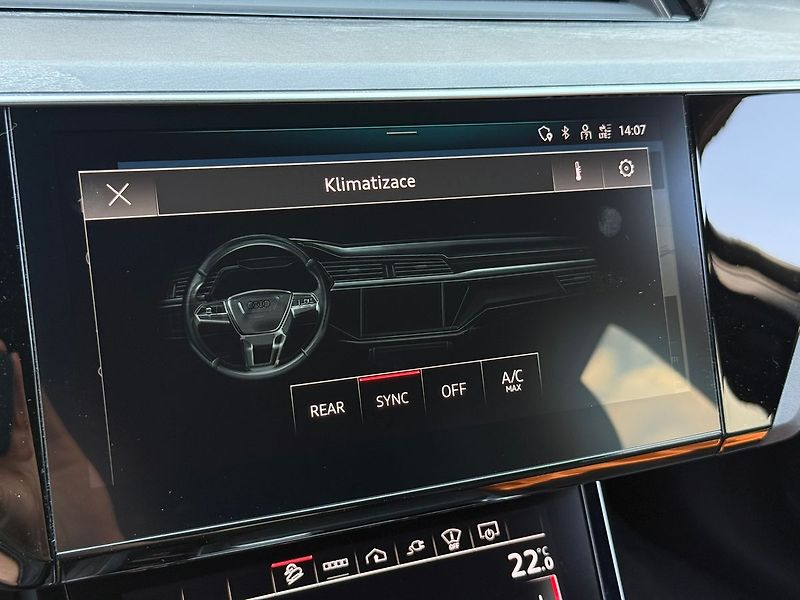 Audi e-tron 55 300kW NightV B&O HUD Tažné - fotka 12 z 18