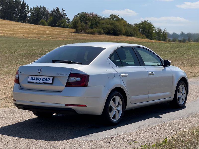 Škoda Octavia 1,6 TDI DSG CZ Style LED DPH - fotka 7 z 38