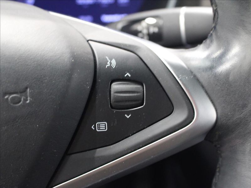 Tesla Model X Dual 90kWh 386KW - fotka 20 z 33
