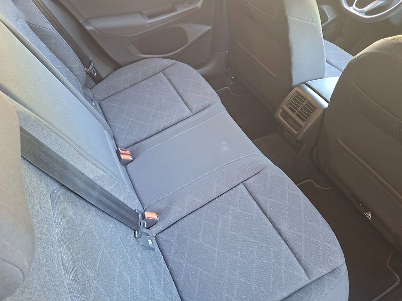 Volkswagen Golf (2021) 2.0TDI 85kW DSG -TAŽ.ZAŘ.-DPH - fotka 27 z 38