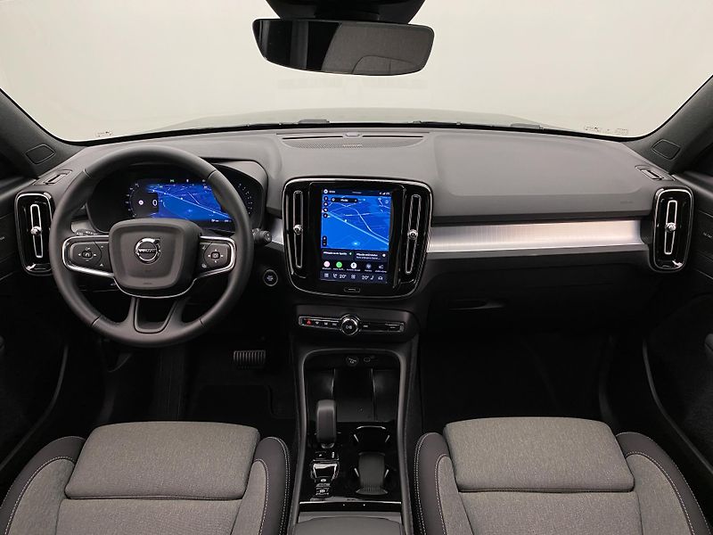 Volvo XC40 (2026) B3 AUT DARK PLUS - fotka 2 z 60