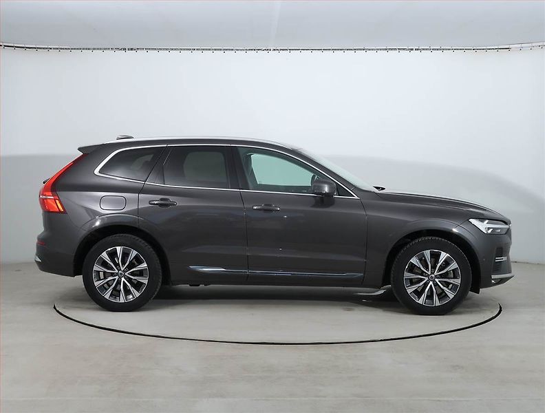 Volvo XC60 (2022) Inscription B5 AWD - fotka 6 z 24