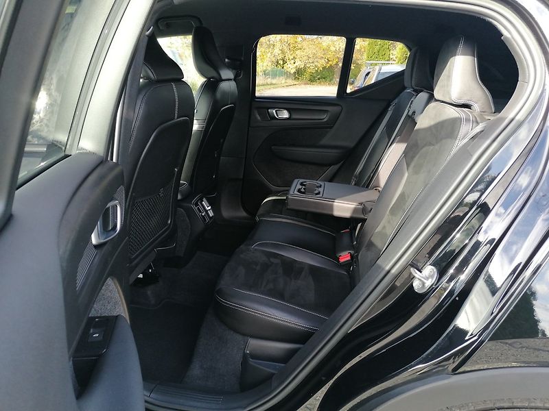 Volvo XC40 (2022) 1.5 T3 R-DESIGN Aut. - fotka 10 z 35