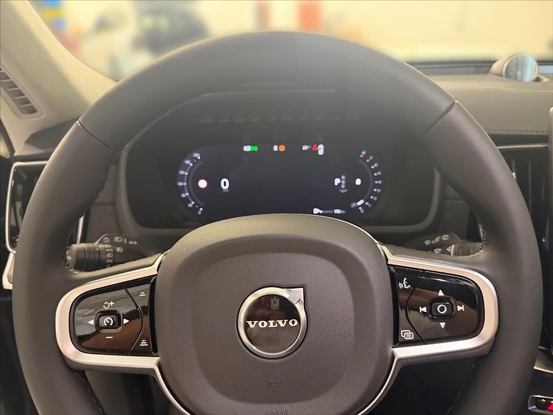 Volvo XC90 (2026) B5 Ultra Dark 2469 - fotka 8 z 14