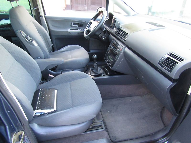 Volkswagen Sharan (2004) 1.9 TDI 85kW 7 SEDADEL - fotka 27 z 35