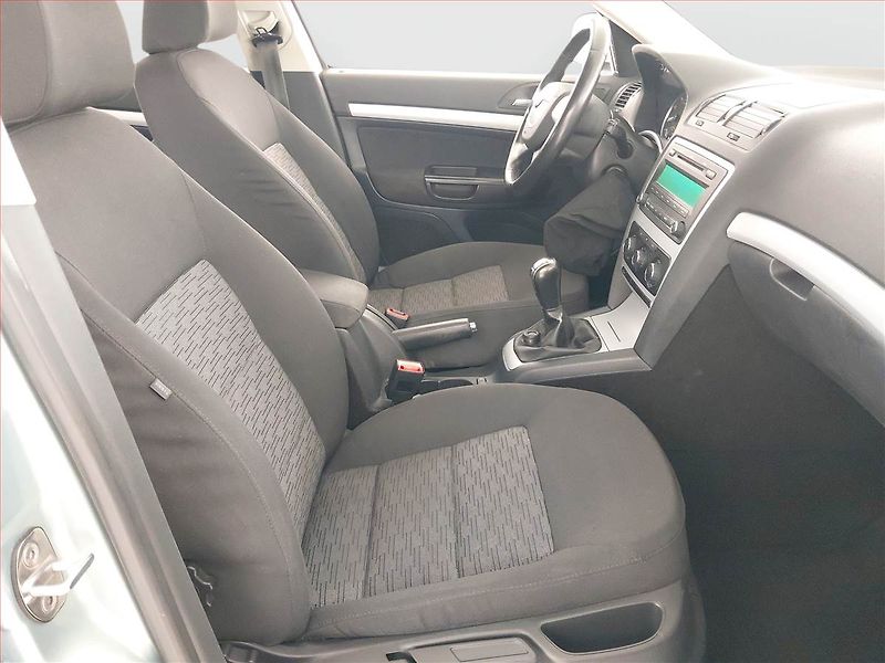 Škoda Octavia (2010) Ambiente 1.2 TSI, Serv.kniha - fotka 9 z 19