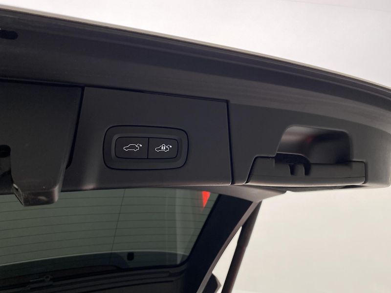 Volvo V90 CC T5 AWD MOMENTUM REZERVACE - fotka 30 z 46