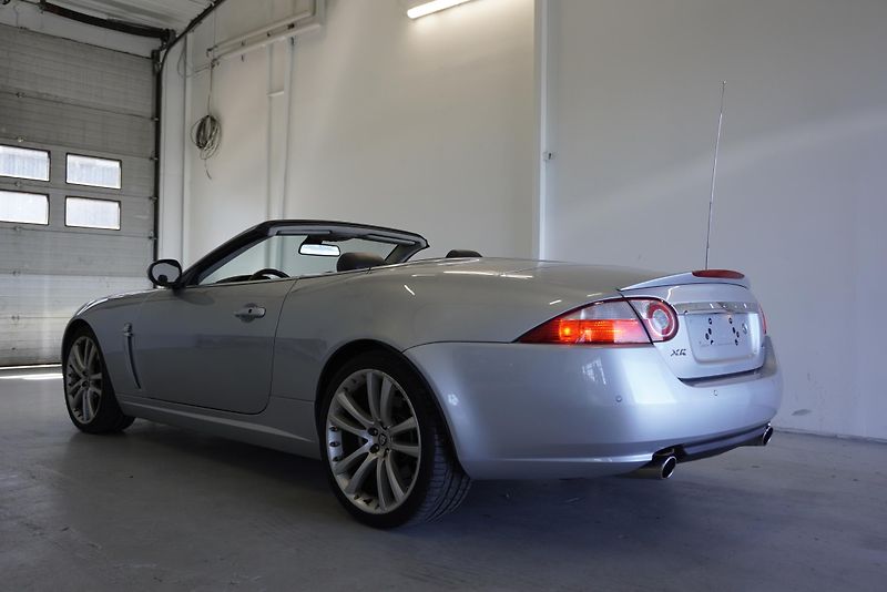 Jaguar XK 4.2 V8 kabrio - fotka 10 z 30