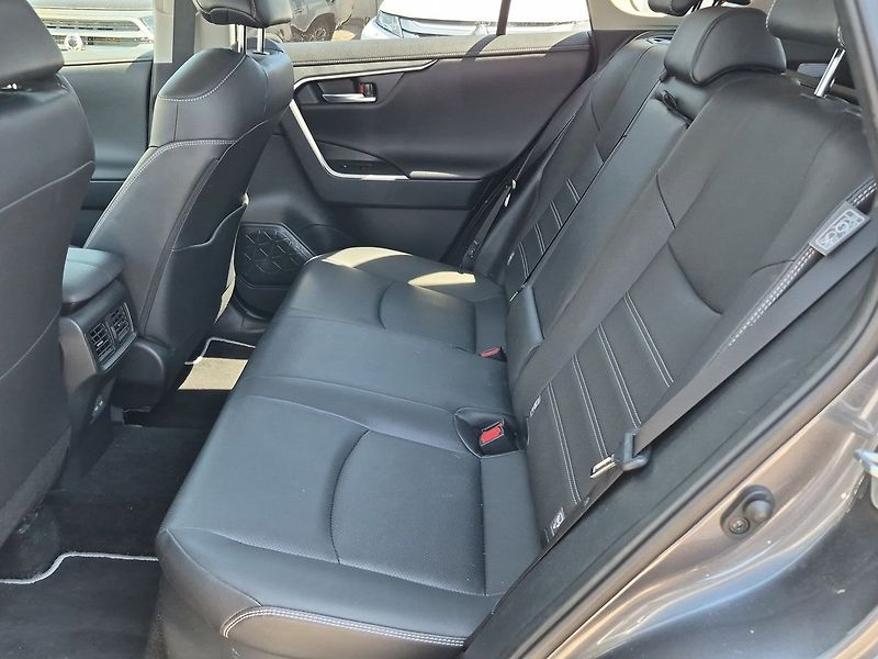 Toyota RAV4 Executive 2,5 Hybrid e-CVT 4WD - fotka 13 z 30
