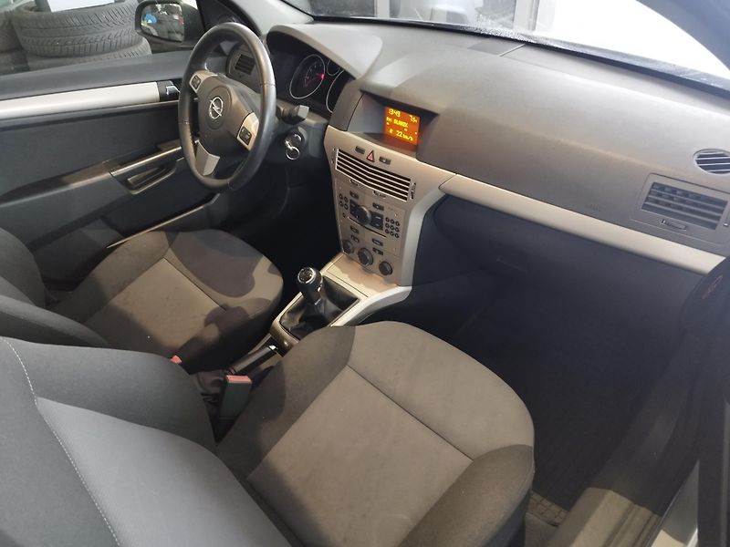 Opel Astra (2008) 1.6i,85kW,KLIM. - fotka 8 z 25