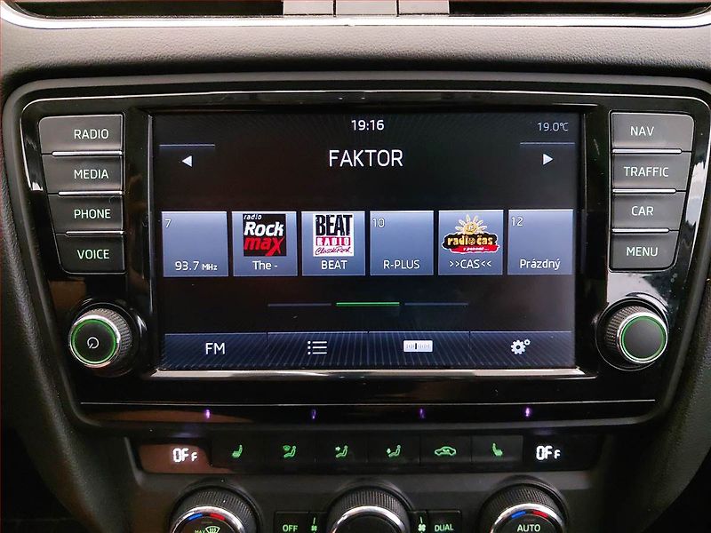 Škoda Octavia (2013) Elegance 2.0 TDI, Xenony - fotka 13 z 17