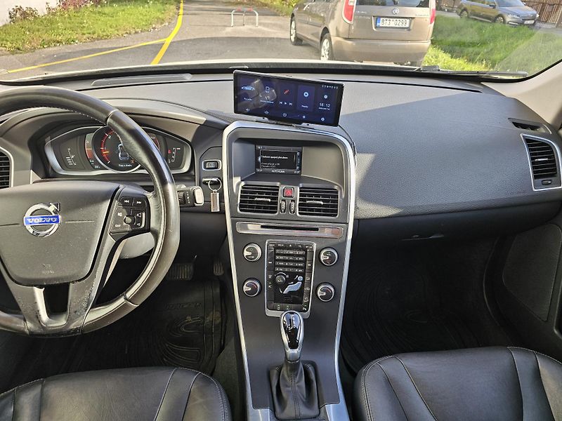 Volvo XC60 (2015) D4 AWD TAŽNÉ AUTOMAT - fotka 13 z 17