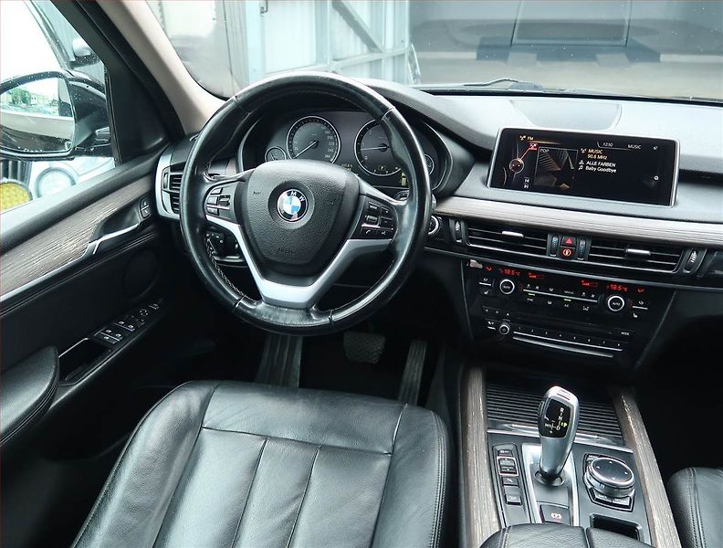 BMW X5 (2015) xLine xDrive30d, 4X4, Automat - fotka 7 z 17