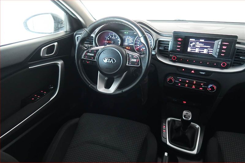 Kia Ceed (2021) 1.0 T-GDI, Serv.kniha - fotka 7 z 16