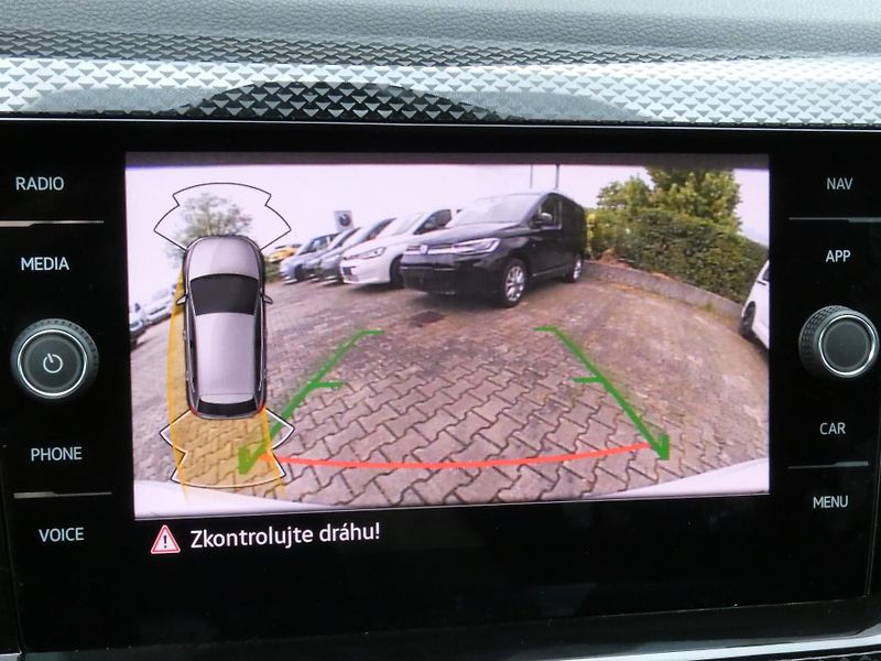 Volkswagen Polo People 1,0 TSI 85 kW 7DSG - fotka 30 z 30