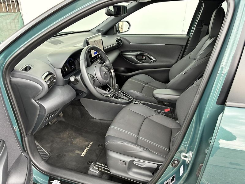Toyota Yaris Cross 1.5 HSD 130k e-CVT AWD Executi - fotka 10 z 23