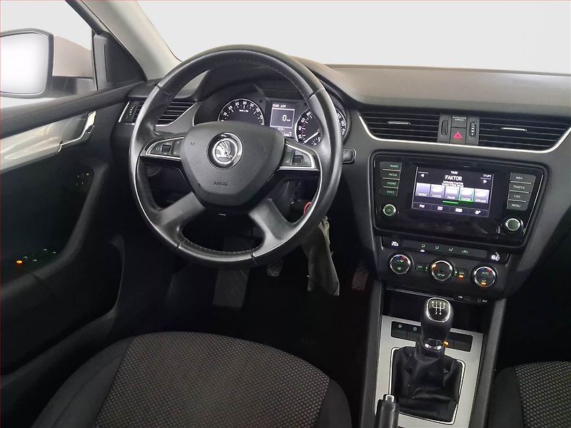 Škoda Octavia (2014) Ambition 1.6 TDI, Navi - fotka 7 z 16