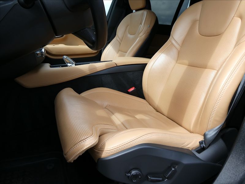 Volvo XC90 2,0 B5 173kW AWD,2x kola,ČR,DP - fotka 35 z 46