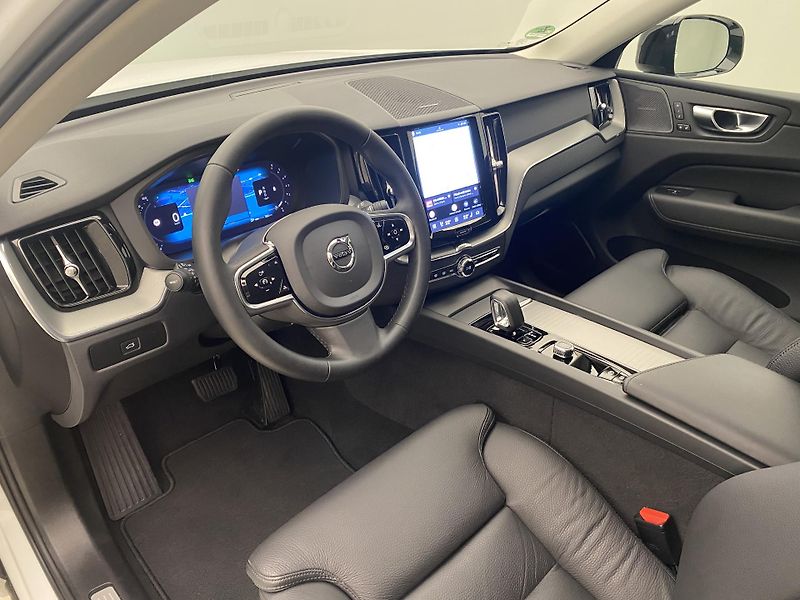 Volvo XC60 B4 AWD DARK PLUS AUT - fotka 4 z 55