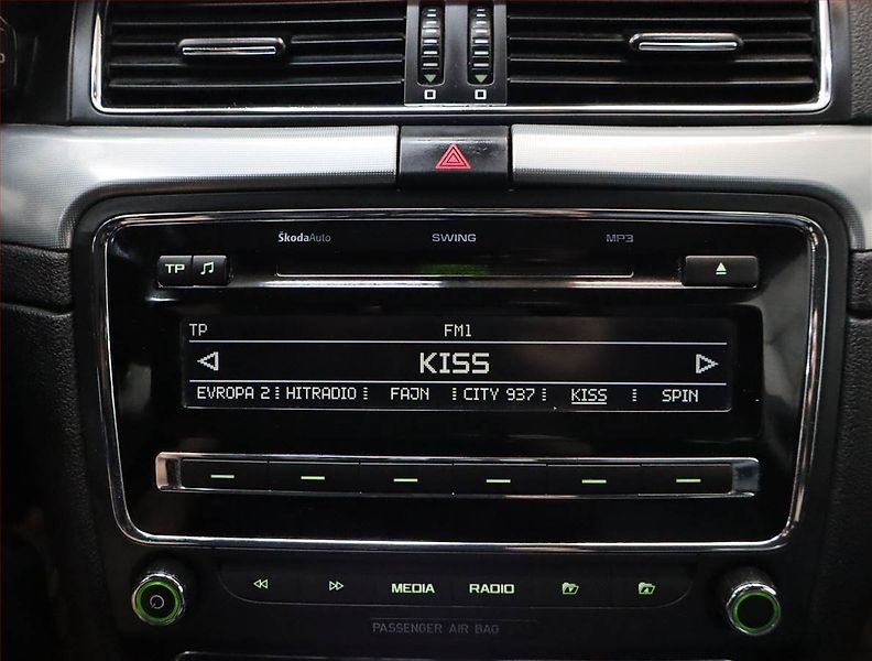 Škoda Superb (2009) Ambiente 2.0 TDI, Xenony - fotka 12 z 20