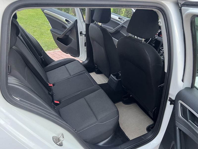 Volkswagen Golf 1.0 TSI 85KW,1 MAJITEL,SERVIS - fotka 17 z 40