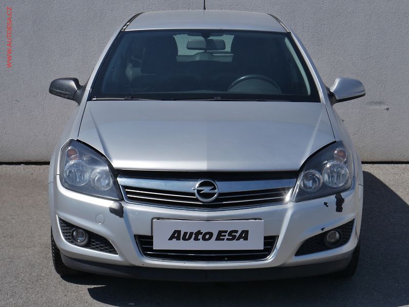 Opel Astra (2011) 1.6 16V, ČR, AC, temp - fotka 2 z 16