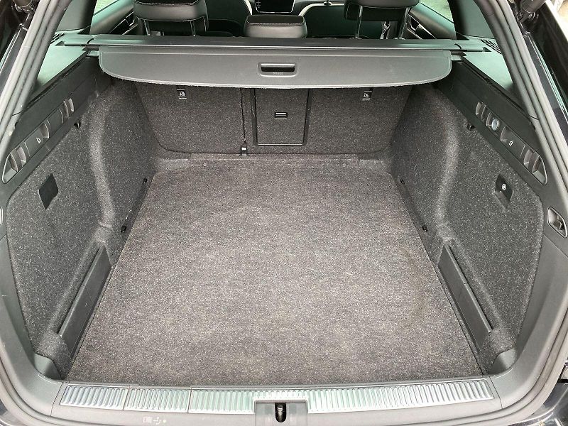 Škoda Superb (2023) Combi 2.0 TDI DSG L&K - fotka 30 z 35