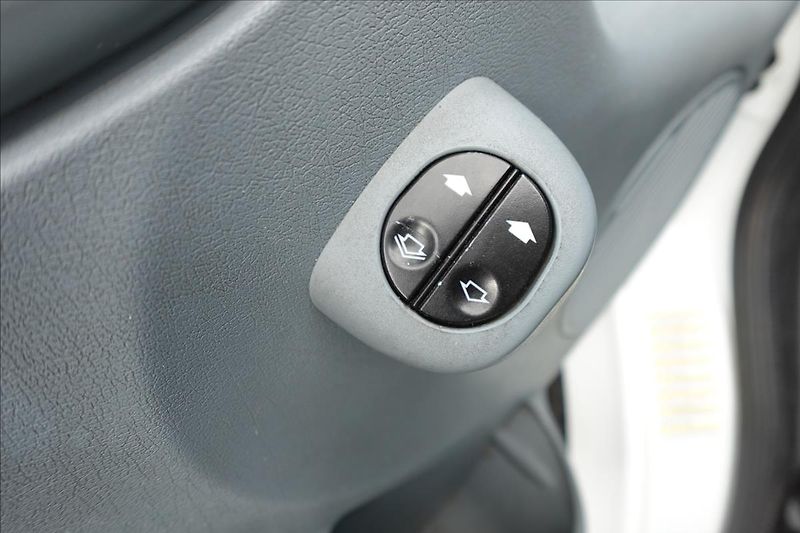 Ford Transit 2,2 TDCI  L3H3 9MÍST KLIMA - fotka 22 z 33