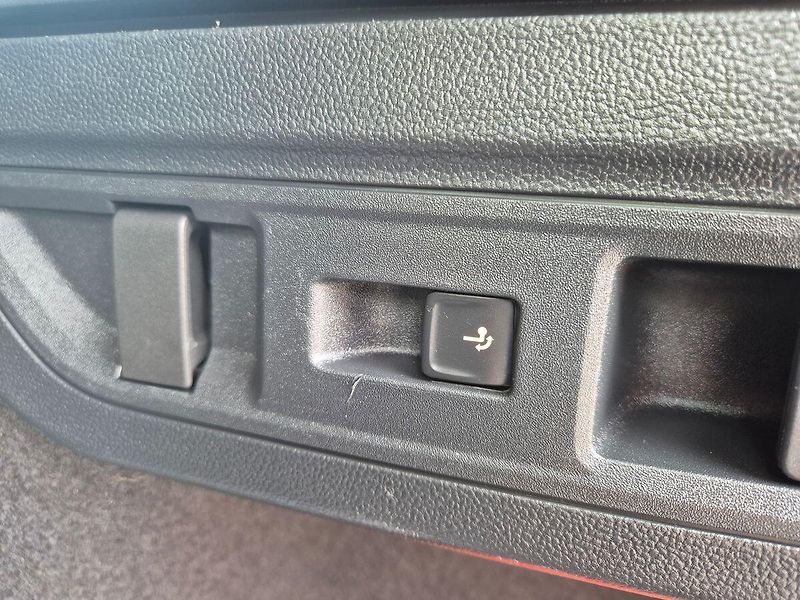 Škoda Superb Combi 2,0 TDI DSG 4x4 142 kW L - fotka 15 z 41