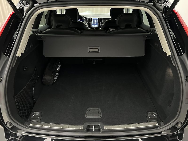 Volvo XC60 B5 AWD DARK PLUS AUT  - fotka 5 z 45