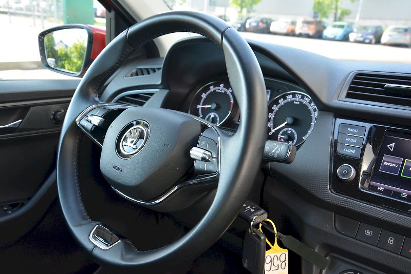 Škoda Fabia (2022) 1.0 TSI 70 kW Ambition PLUS - fotka 17 z 24