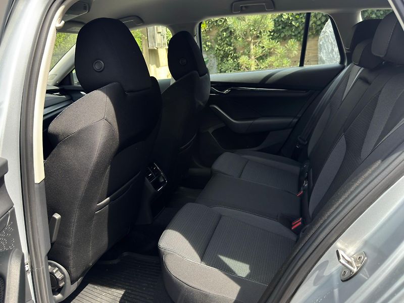 Škoda Octavia 2.0  1.MAJ.ČR NEHAVAR. ZÁRUKA - fotka 15 z 22