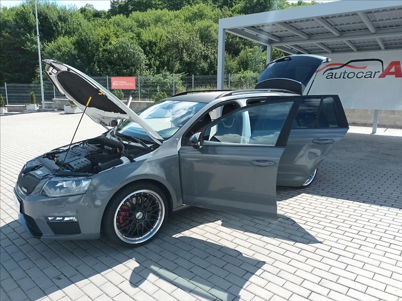 Škoda Octavia 2,0 TDI,RS,NAVIGACE,KLIMA,AUT. - fotka 36 z 49