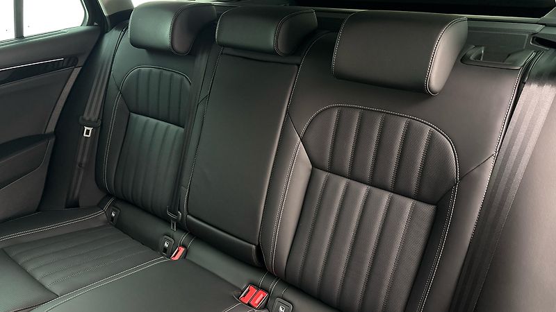 Škoda Superb 2.0 TDI DSG 4x4 L&K Combi - fotka 16 z 32