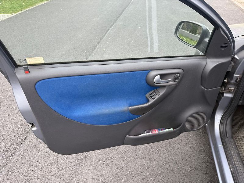 Opel Corsa (2002) - fotka 11 z 24