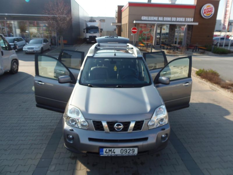 Nissan X-Trail (2010) 2.0 DCi 4x4 manuál  REZERVACE - fotka 16 z 23