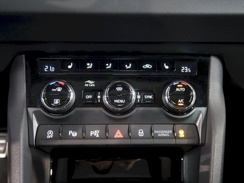 Škoda Karoq (2025) SPORTLINE 2.0TDI 110KW 4x4 DSG - fotka 33 z 43