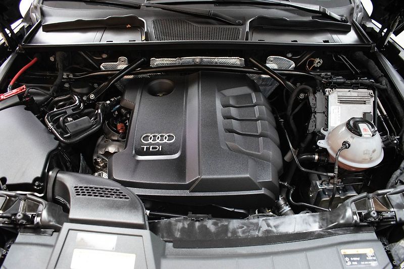 Audi Q5 40 TDI S-LINE* REZERVACE - fotka 34 z 38