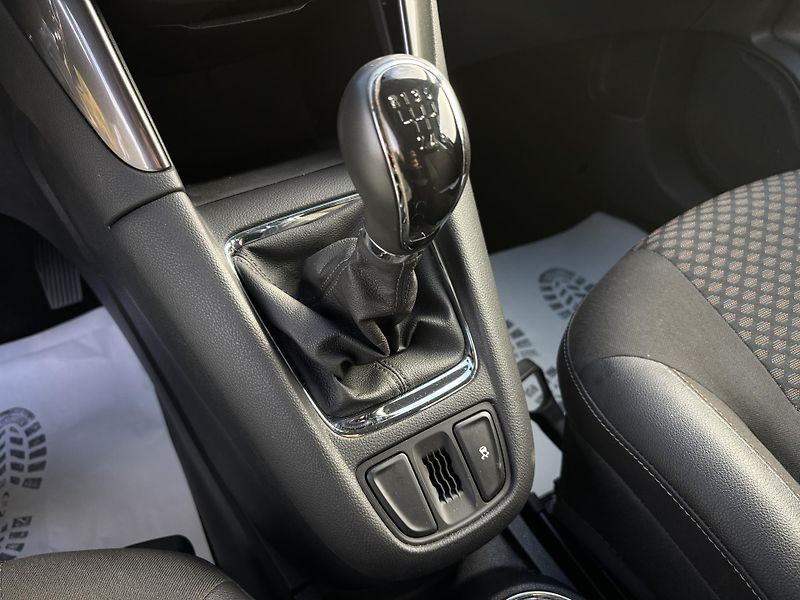 Opel Zafira (2016) 1.4 Turbo 103kw Serviska ČR - fotka 24 z 32